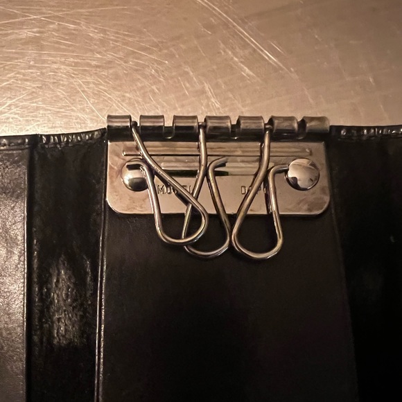 GUCCI BLACK PATENT LEATHER RING KEY HOLDER - Picture 6 of 16